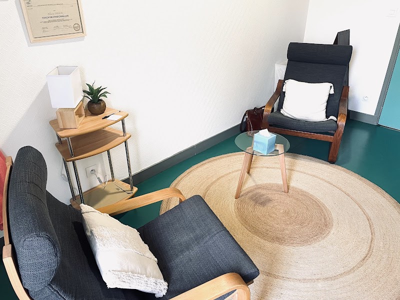 Eléonore DEFER - ARIA Coaching & Formation - Hypnothérapeute - Praticienne en RITMO® (proche EMDR)