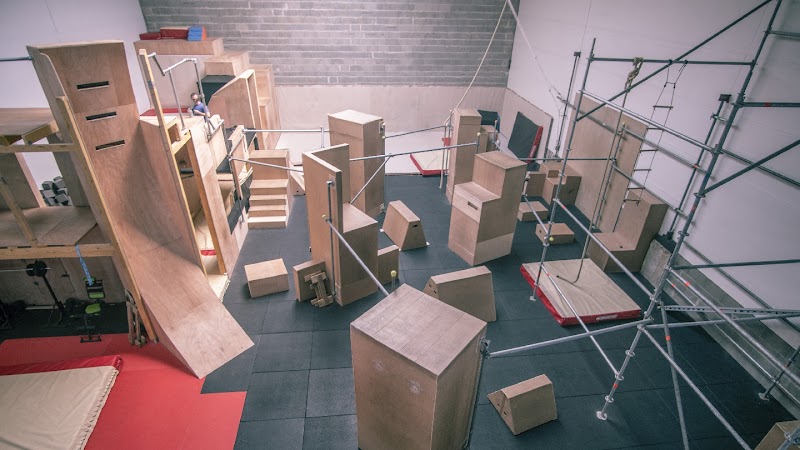 WEST COAST ACADEMY / Parkour, Ninja , cirque aérien, pole dance