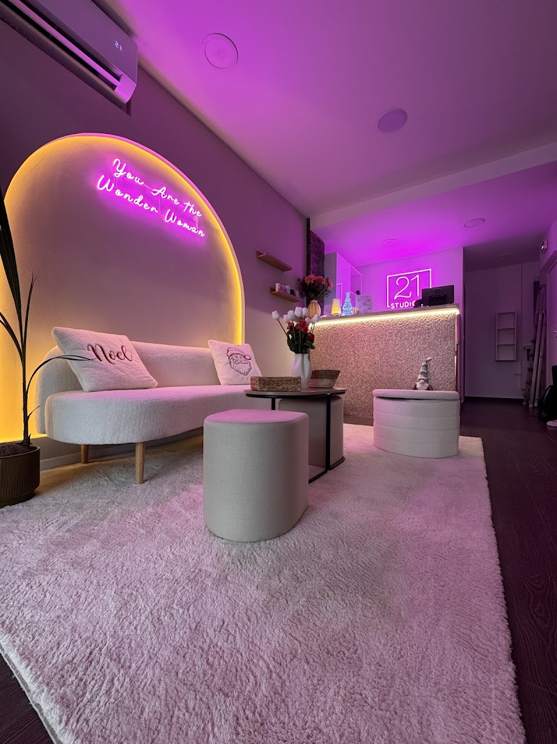 STUDIO 21