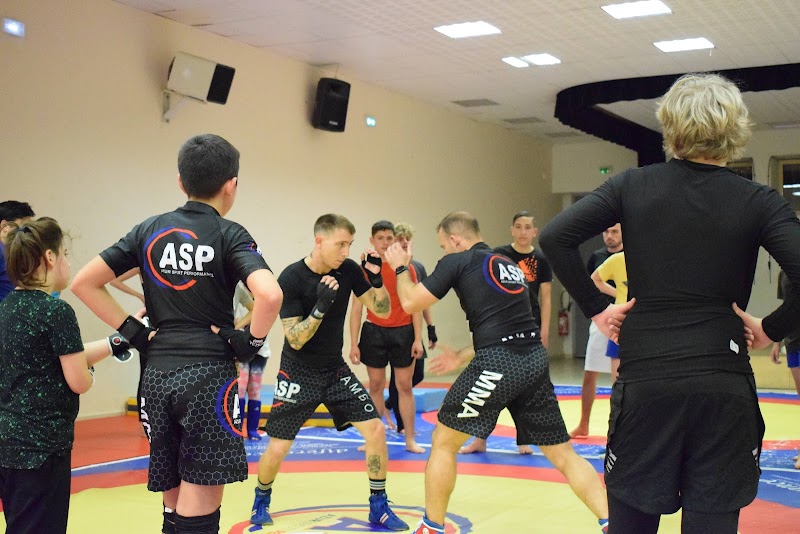 Azur Sport et Performance club de MMA loisirs et compétitif à Cannes et Grasse