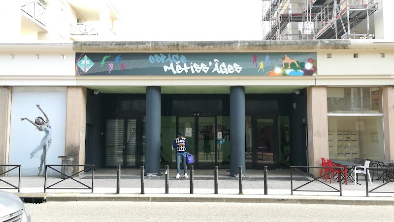 Complexe sportif et culturel Métiss' Âges