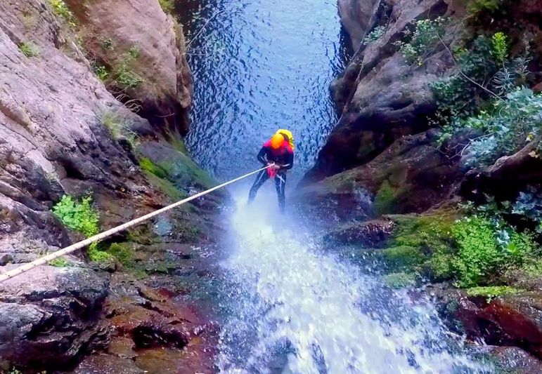 Adventure Tout Terrain: canyoning pyrénées orientales. canyoning 66